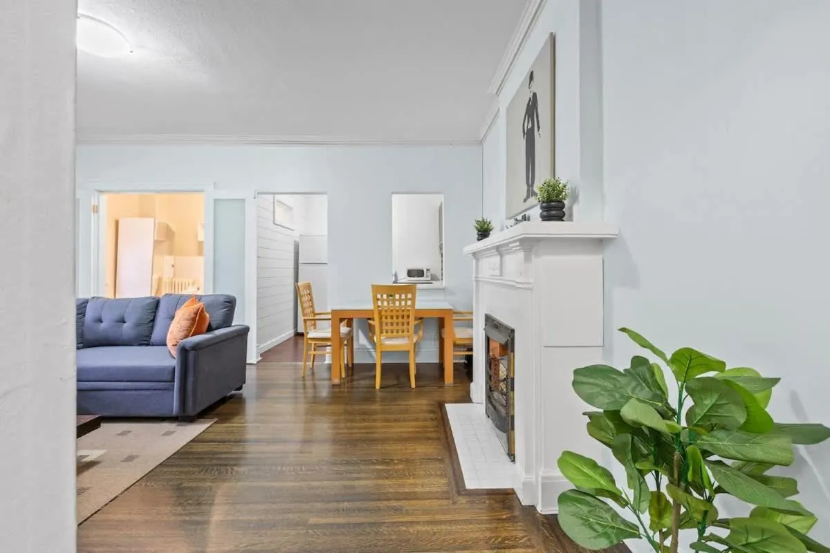 Image 2 of Stylish 2 Bedroom Condo in West End Dwntwn