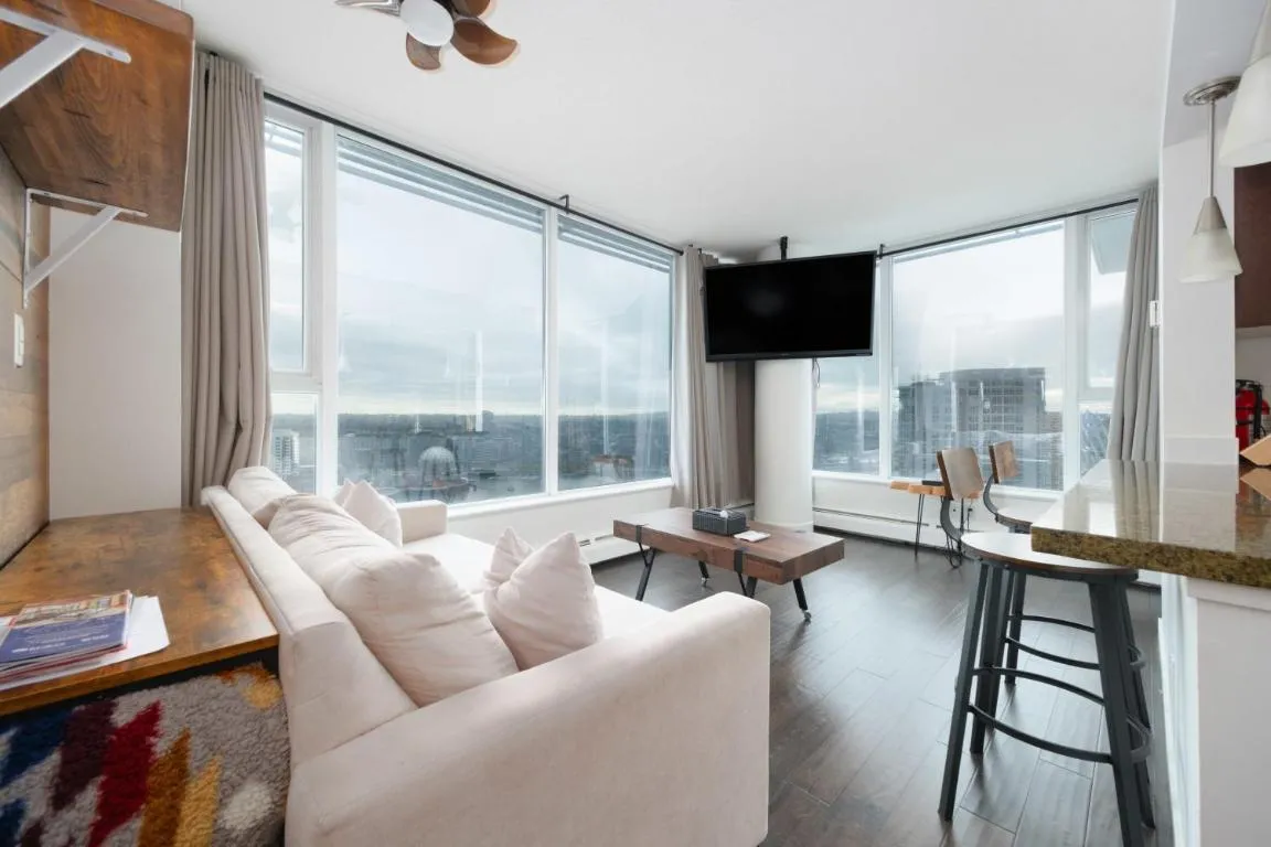 Image of Sub-Penthouse Apartment with Jacuzzi Pool & Sauna