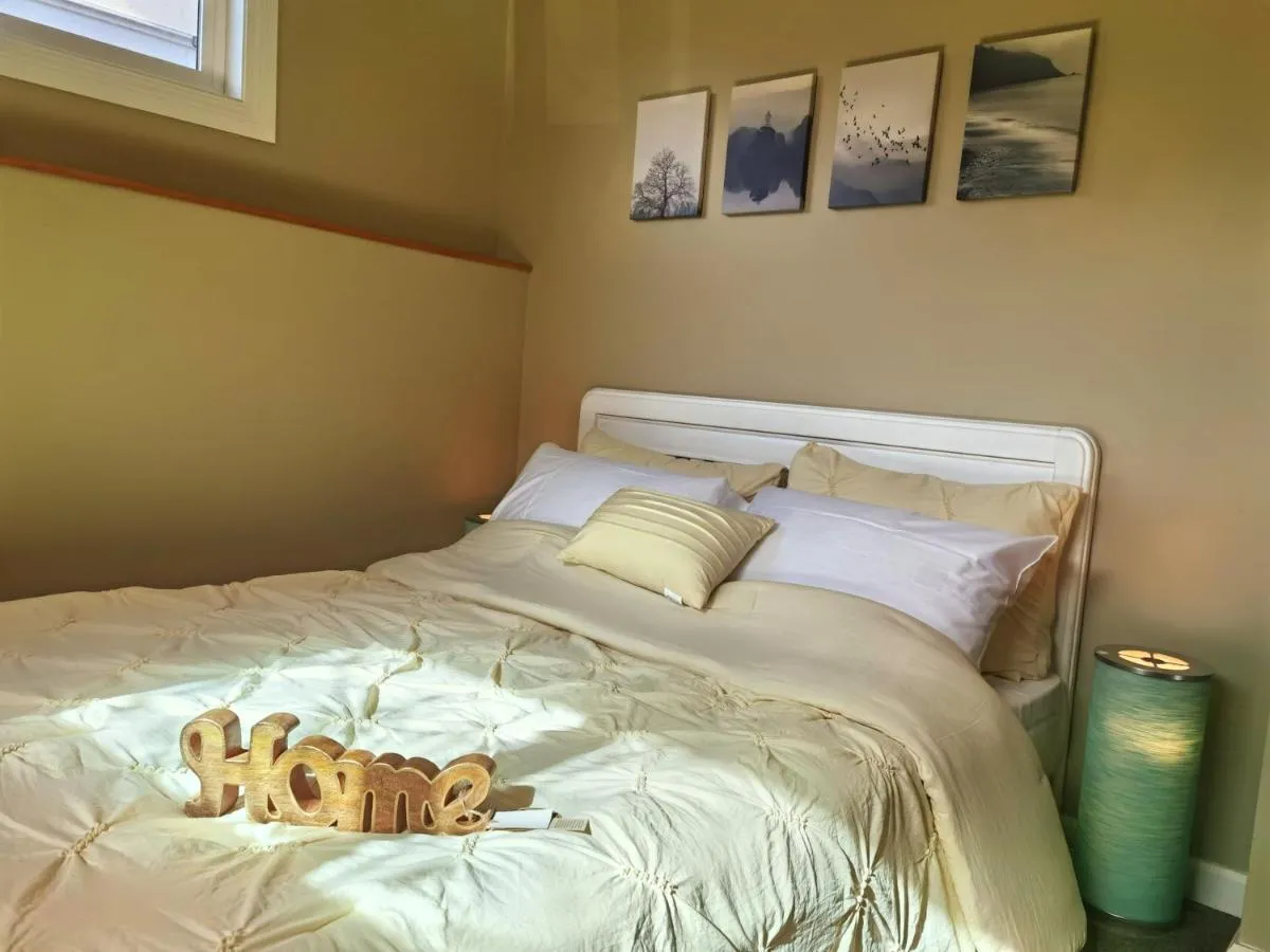 Image 1 of Sunny and cozy art-house. No share.