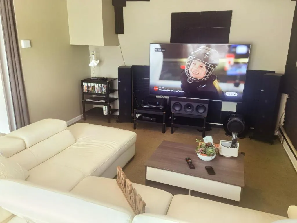 Image of Sunny and cozy art-house. No share.