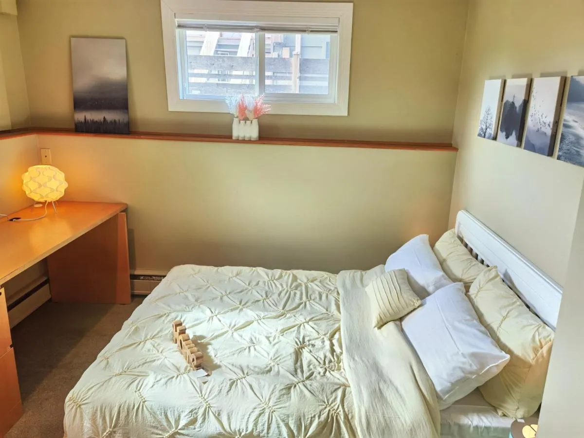 Image 6 of Sunny and cozy art-house. No share.