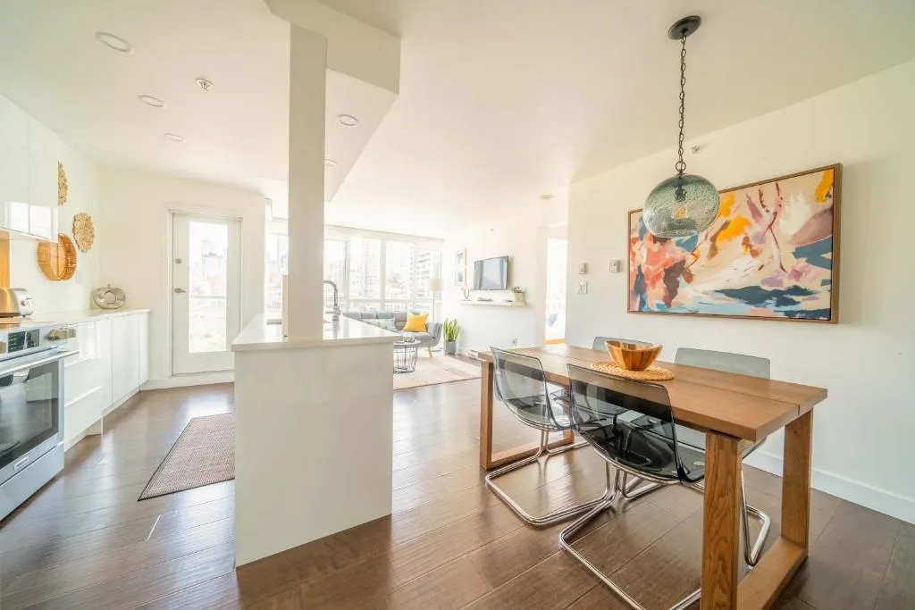 Image of Sunset Beach Walk 2BD+2BA+1PRK Yaletown