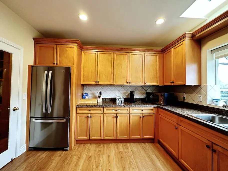 Image 3 of Super Cosy 8Bed & 6Bath in Vancouver heart near to airport