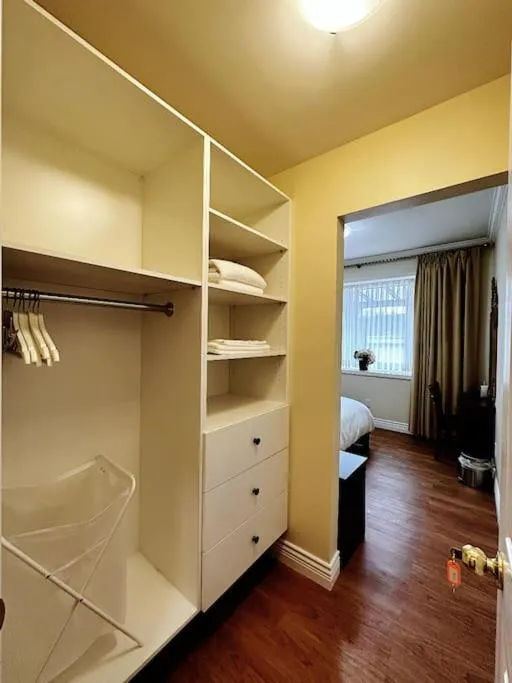 Image 5 of Super Cosy 8Bed & 6Bath in Vancouver heart near to airport