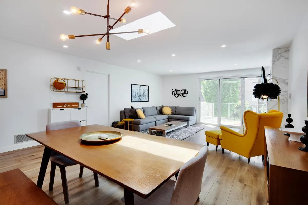 Image 3 of Three Bedroom on the Edge of Downtown with AC