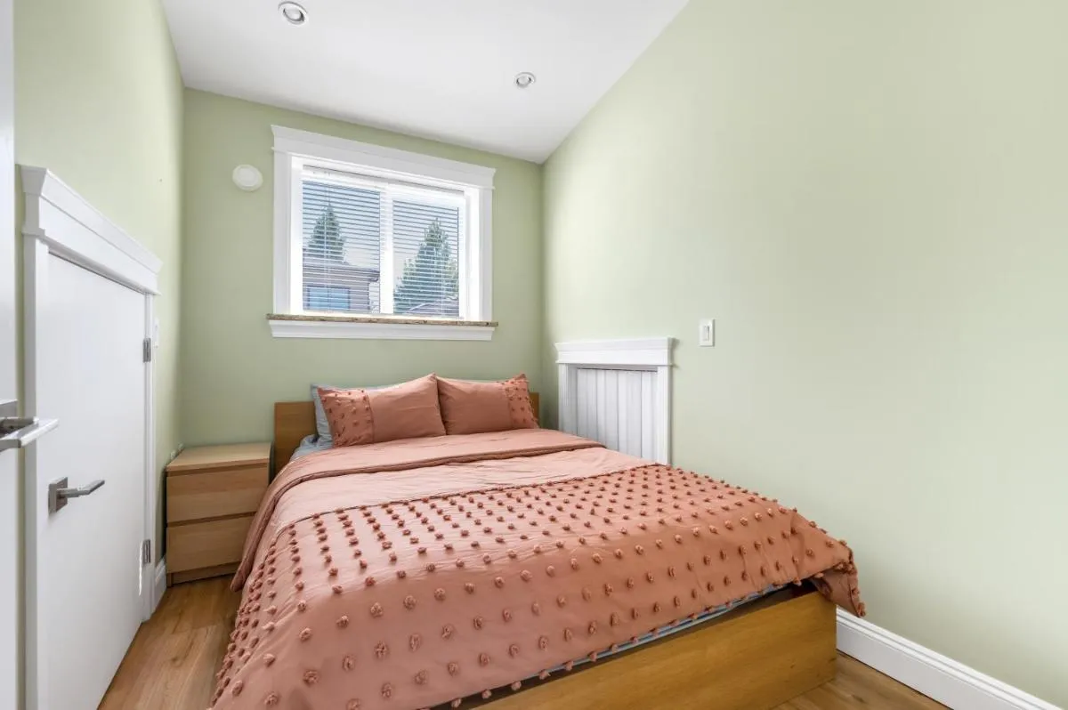 Image 5 of Three bedrooms brand new laneway house near public transit
