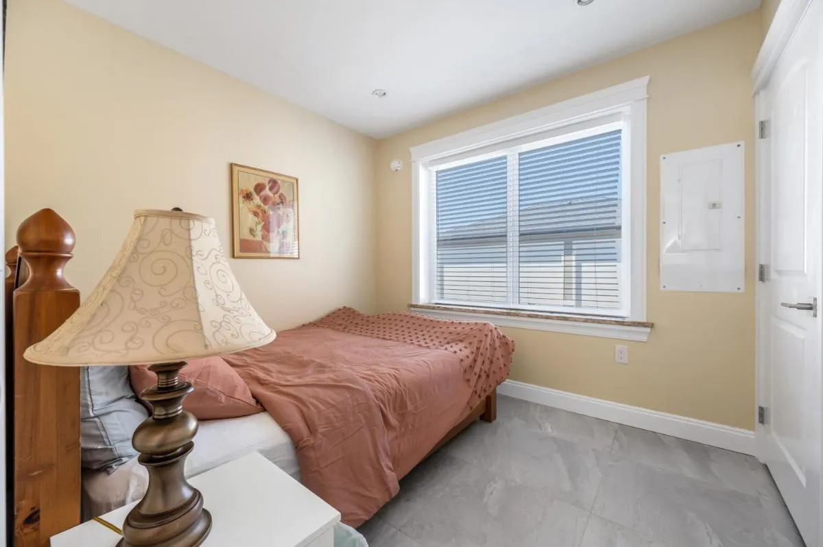 Image 3 of Three bedrooms brand new laneway house near public transit