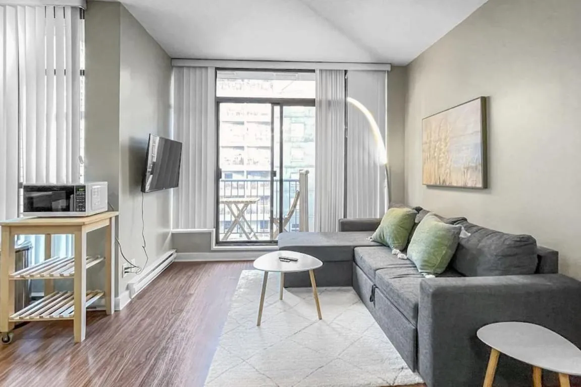 Image of Top Floor Unit on Granville Strip Yaletown Area
