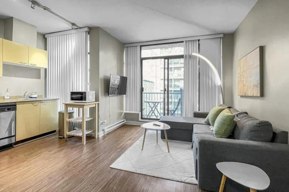 Image 3 of Top Floor Unit on Granville Strip Yaletown Area