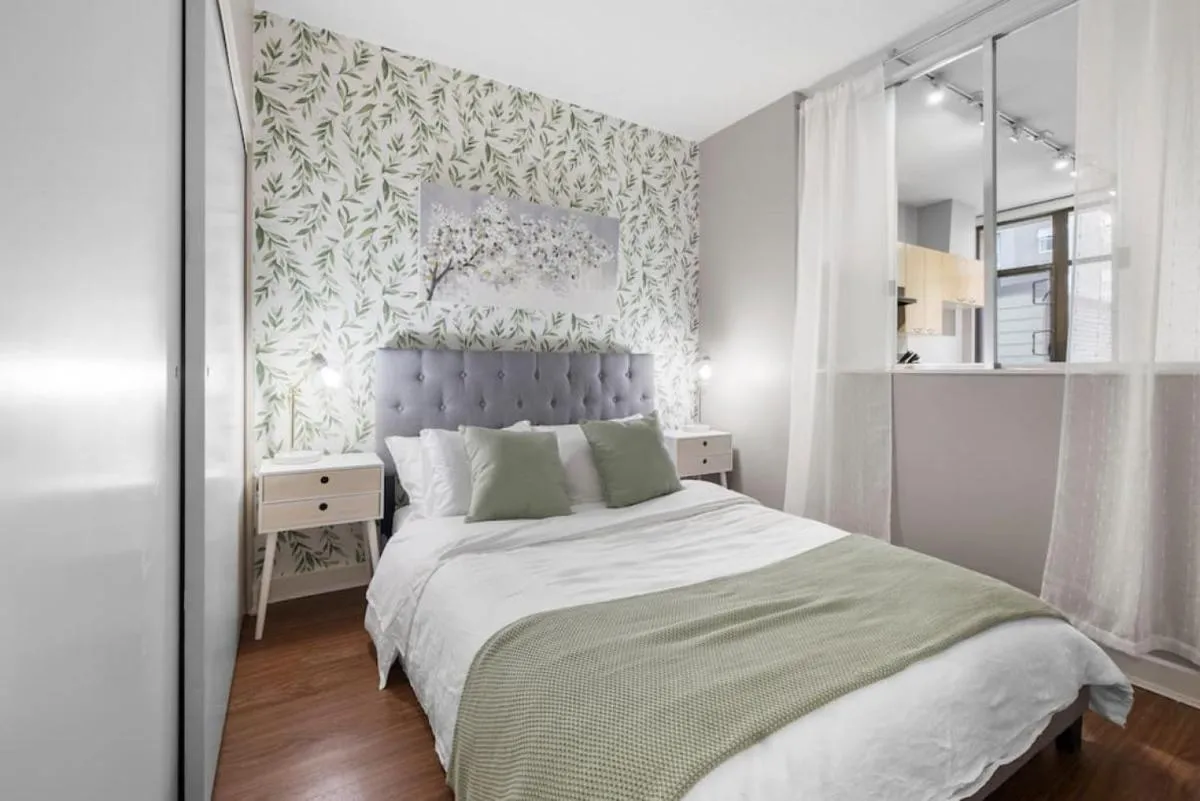 Image 1 of Top Floor Unit on Granville Strip Yaletown Area