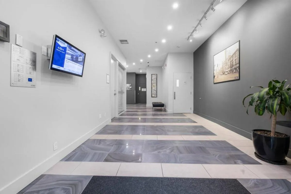 Image 4 of Top Floor Unit on Granville Strip Yaletown Area