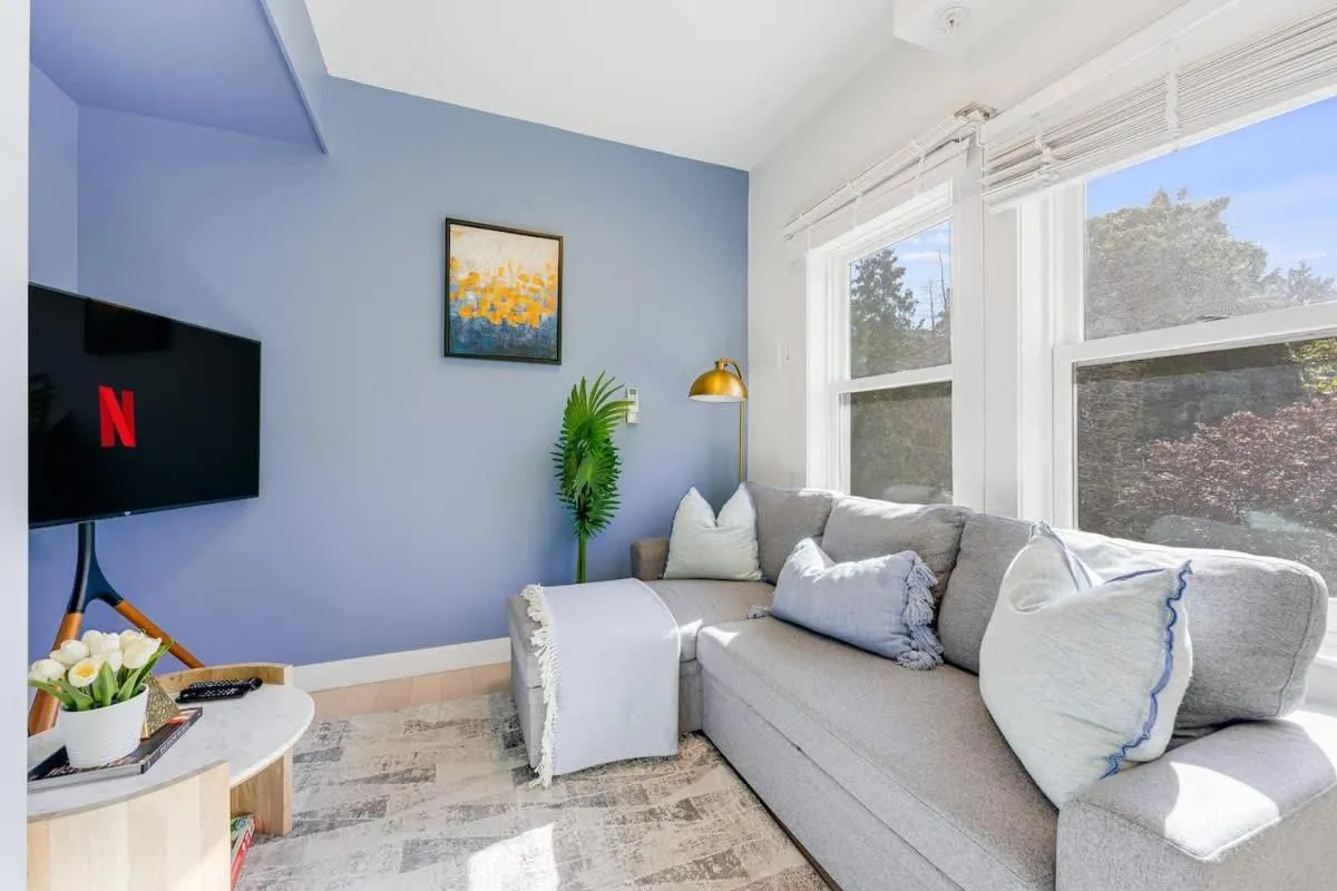 Image 1 of Trendy Condo in West End Downtown w Free Parking