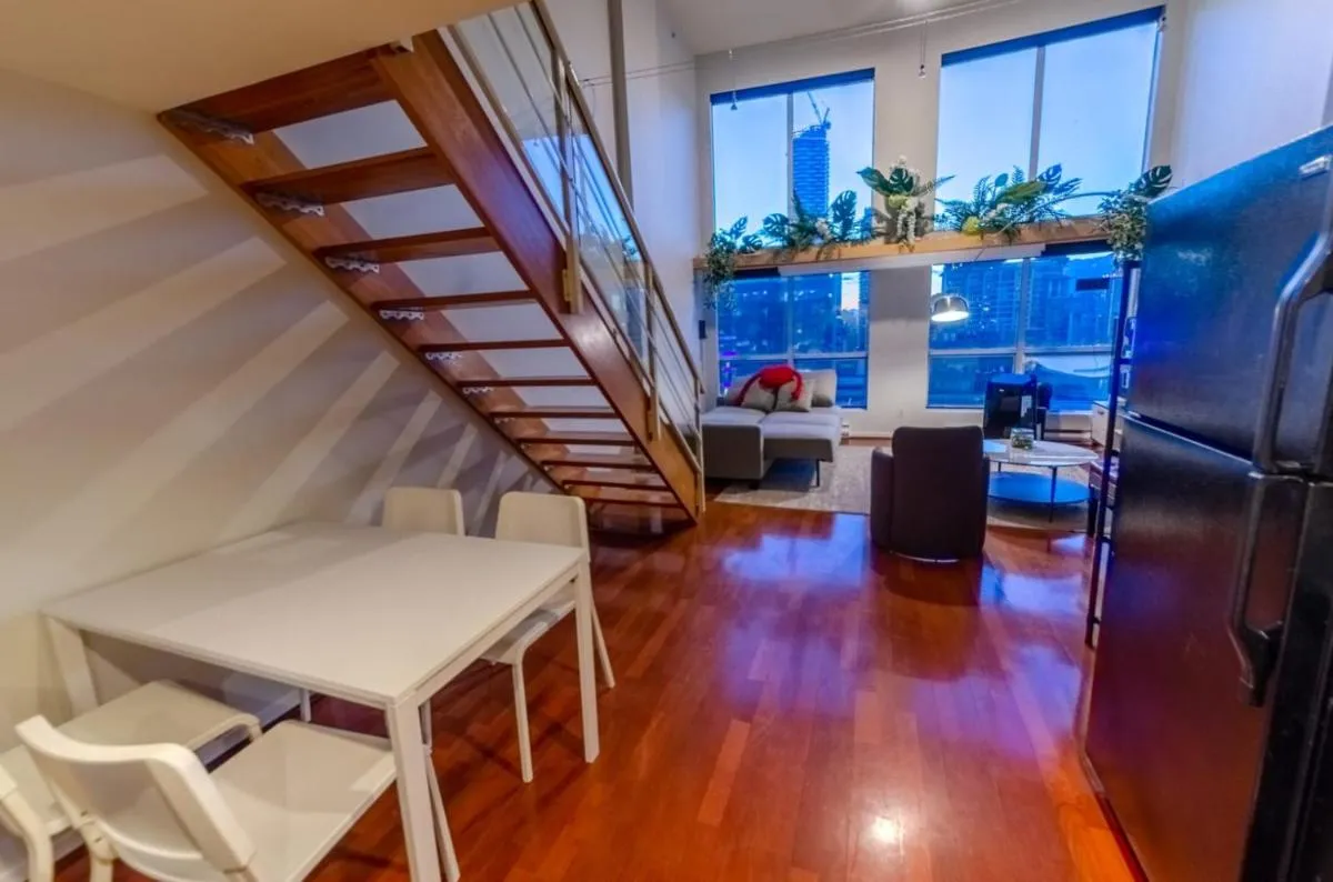 Image 2 of loft in downtown Vancouver with free parking