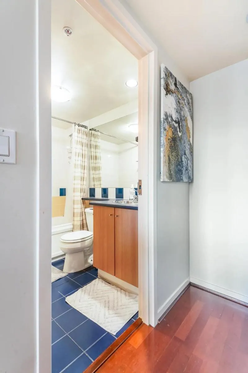 Image 3 of loft in downtown Vancouver with free parking