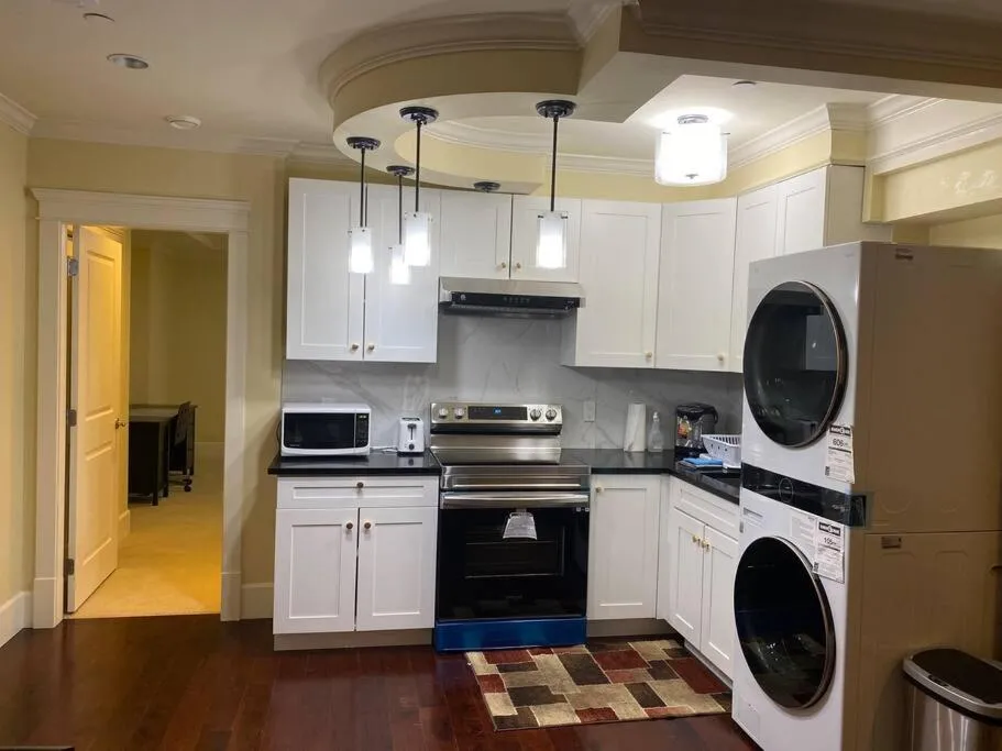 Image 2 of spacious modern new suite