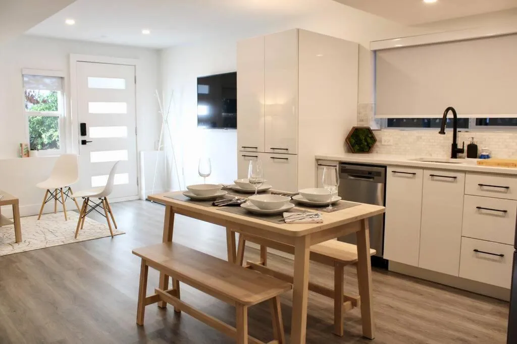 Image 3 of 2BDR Stylish Comfort Parkside