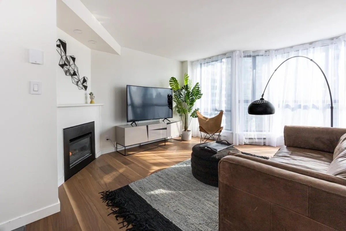 Image 4 of Amazing Location – 2BDRM/2BATH – right on Robson