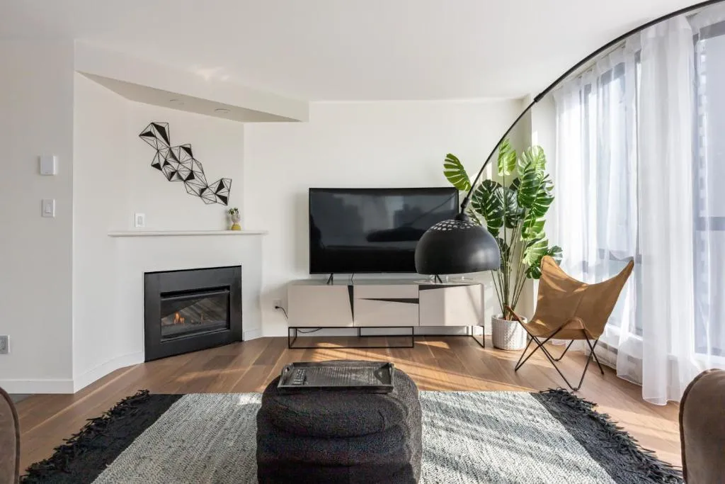 Image of Amazing Location – 2BDRM/2BATH – right on Robson
