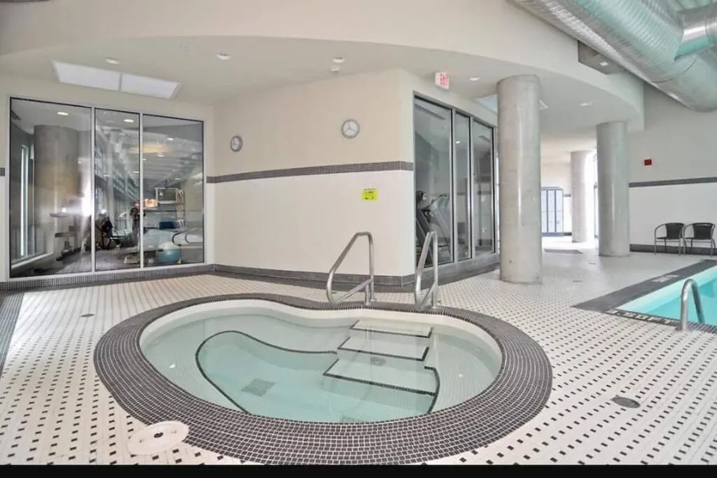 Image 3 of Beautiful 1 BR in the Heart of Downtown: Parking, Pool & Gym