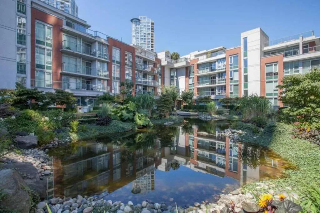 Image 6 of Beautiful 1 BR in the Heart of Downtown: Parking, Pool & Gym