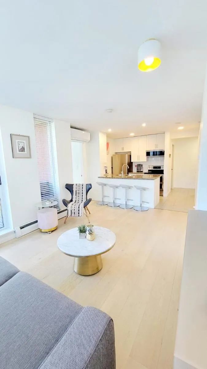 Image 4 of Beautiful 1 BR in the Heart of Downtown: Parking, Pool & Gym