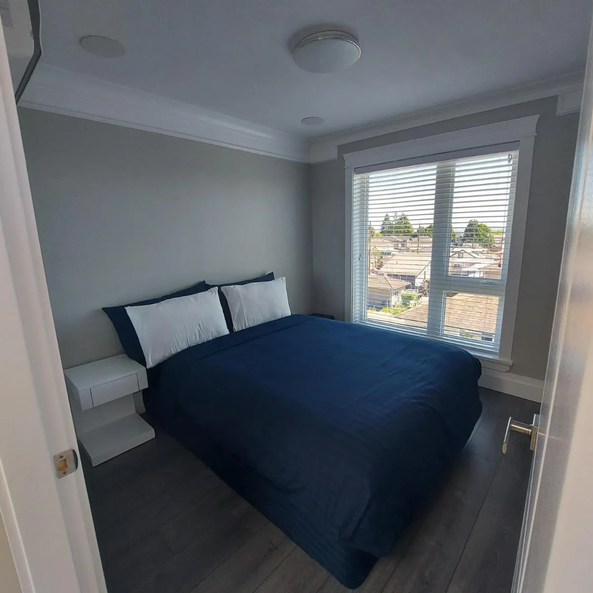 Image 3 of Beautiful Bright 3 Bed Townhouse
