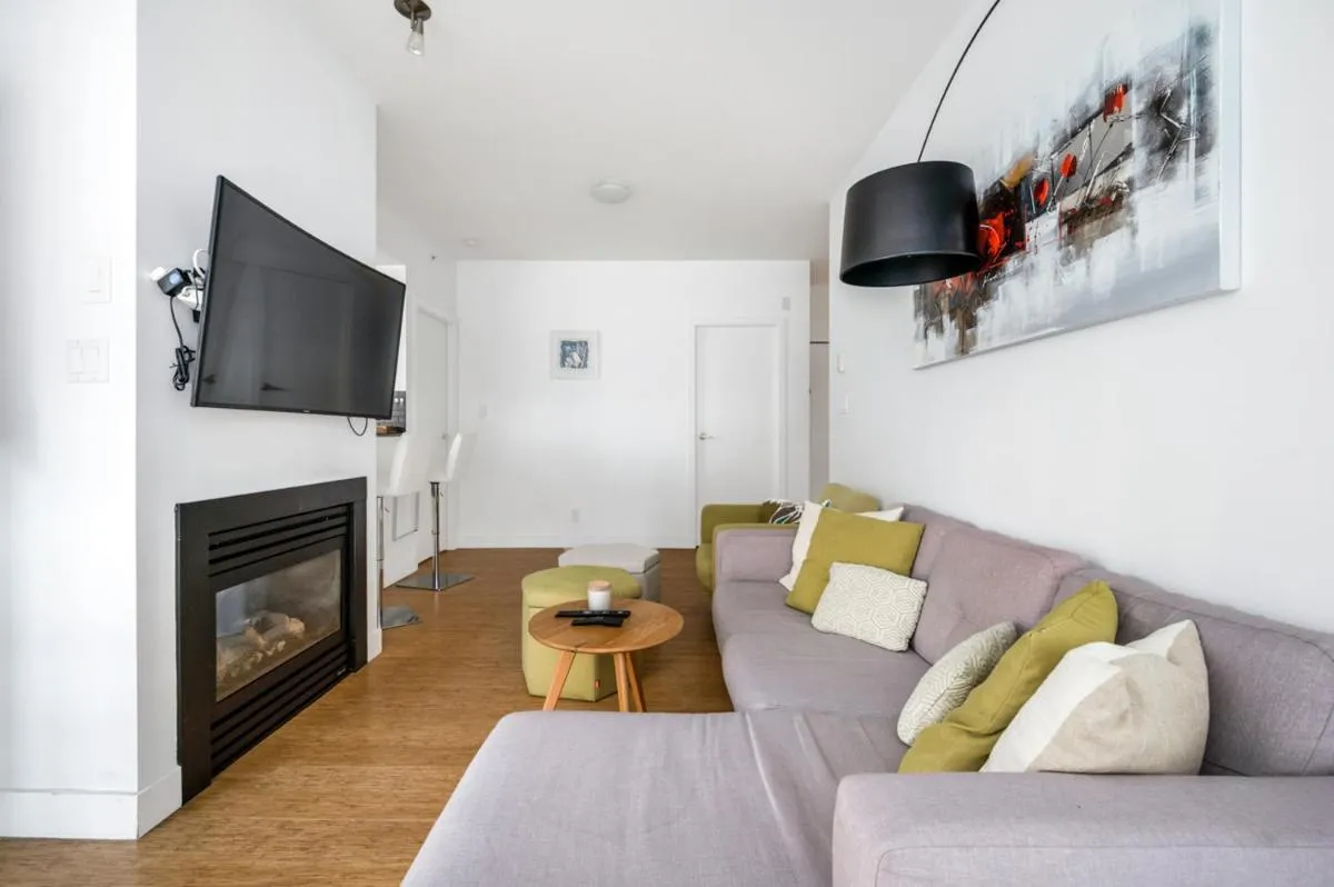 Image 2 of Bright 2 bedroom condo downtown with free parking