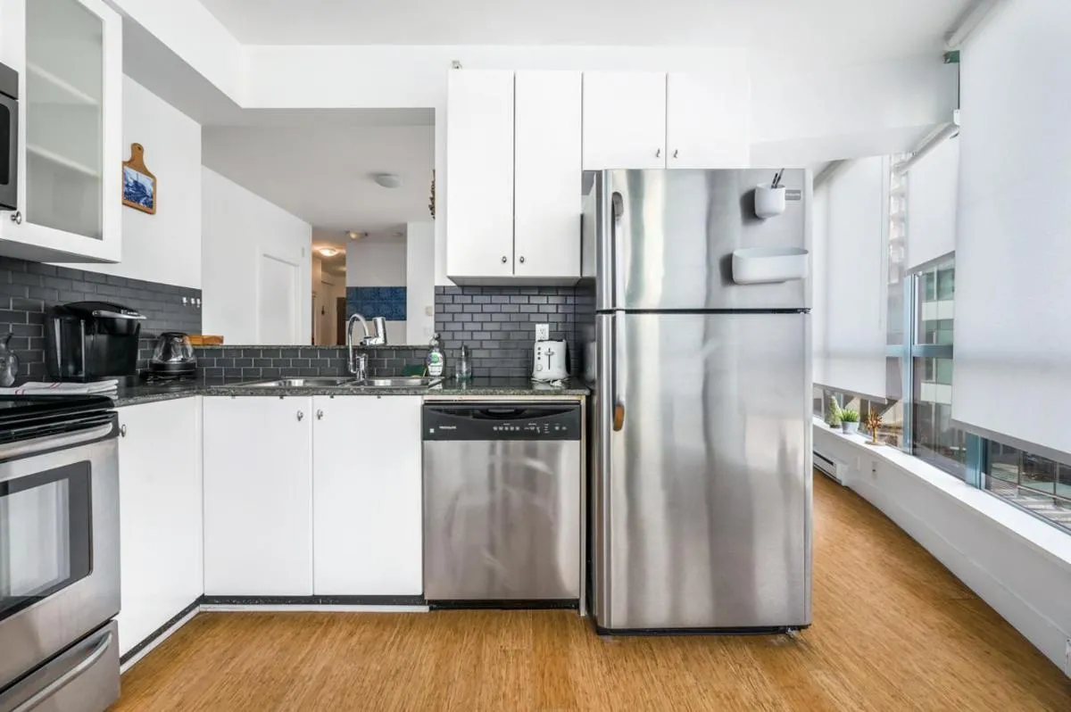 Image 6 of Bright 2 bedroom condo downtown with free parking