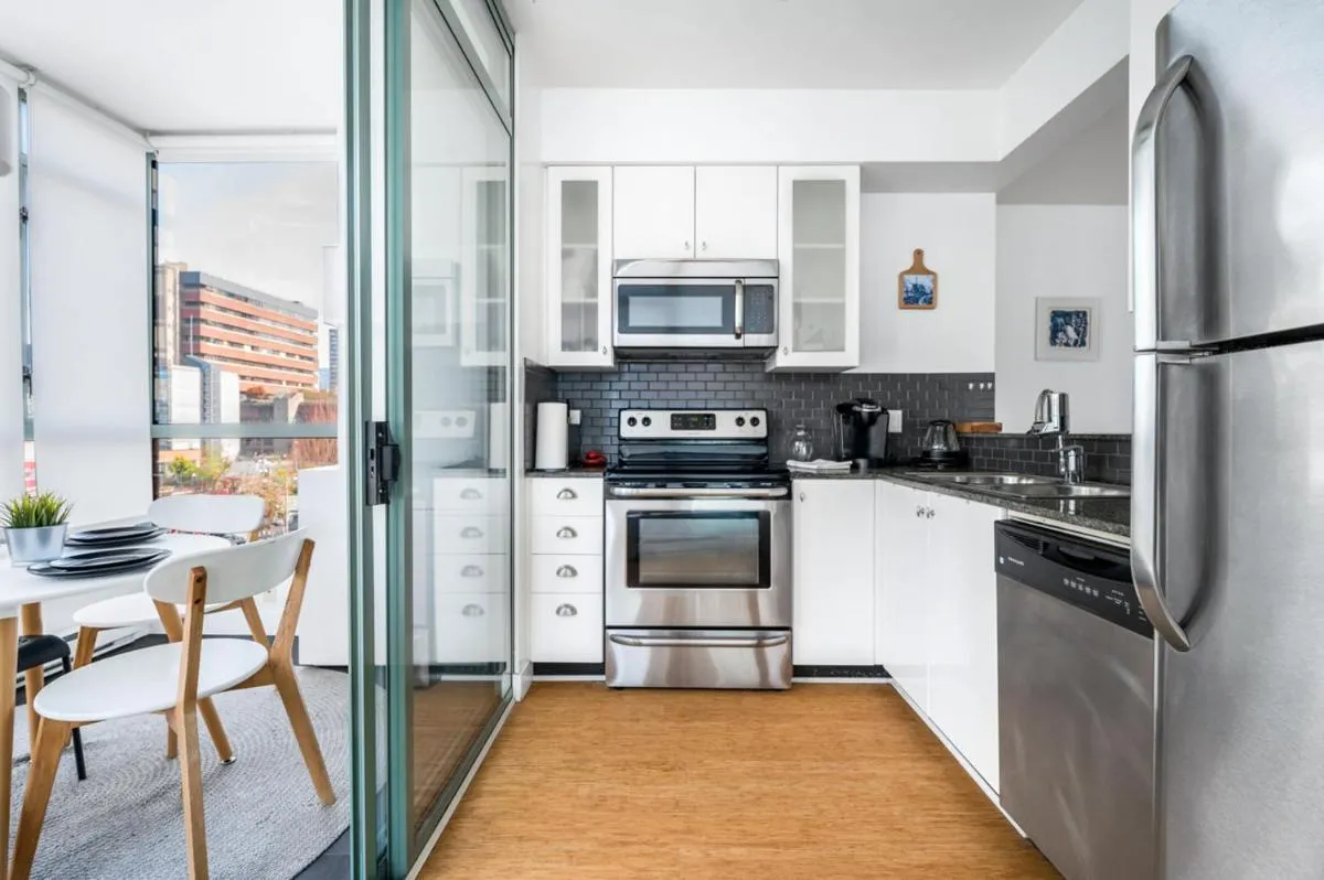Image 4 of Bright 2 bedroom condo downtown with free parking