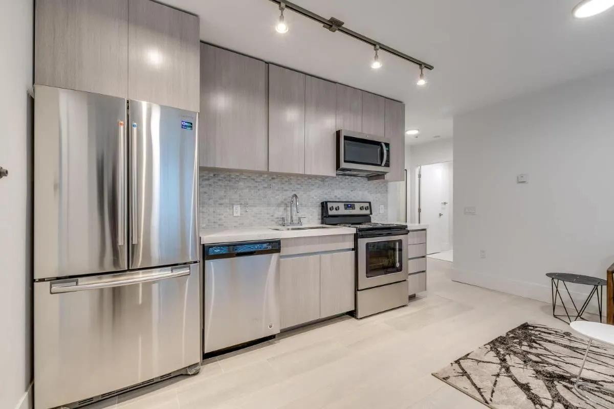 Image 5 of Bright & Modern Apartment in a Prime Location