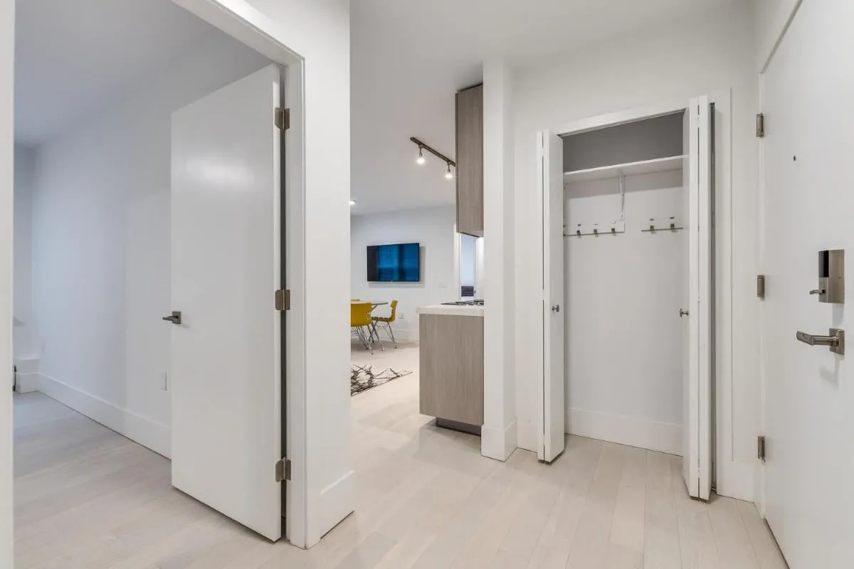 Image 6 of Bright & Modern Apartment in a Prime Location