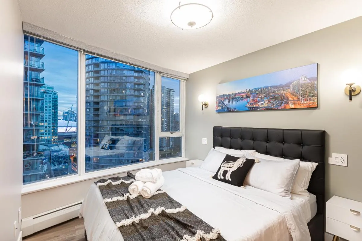 Image 1 of Condo in Downtown Vancouver – Near Rogers Arena