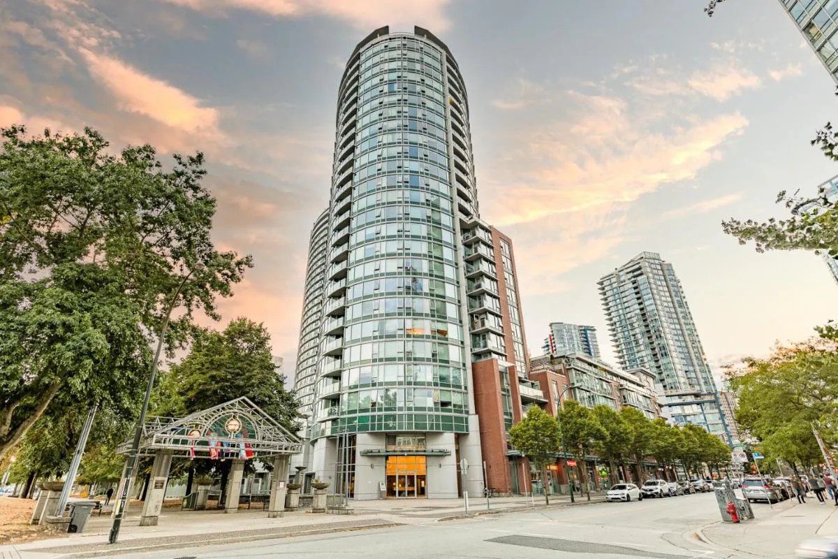 Image 6 of Condo in Downtown Vancouver – Near Rogers Arena