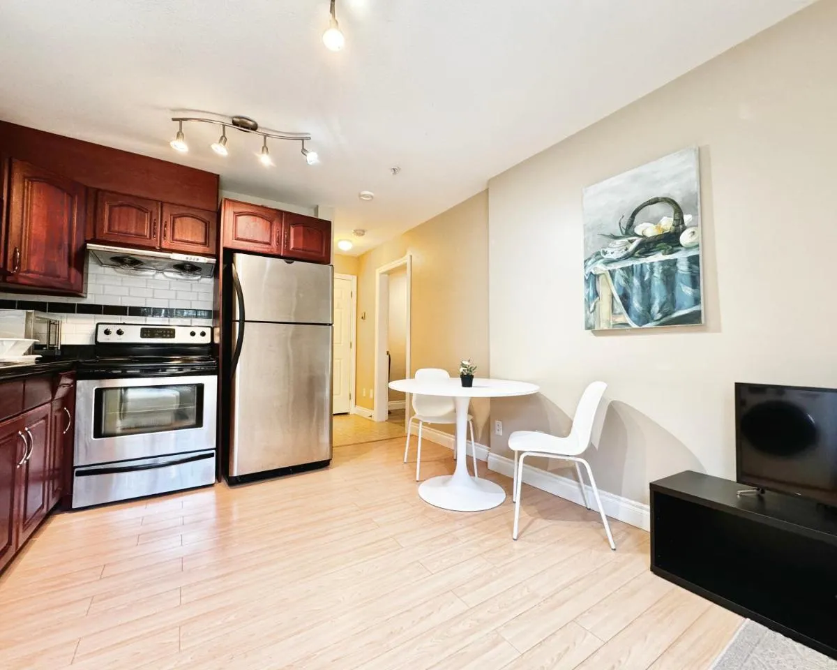 Image 6 of Cozy 1bedroom Suite Near Downtown