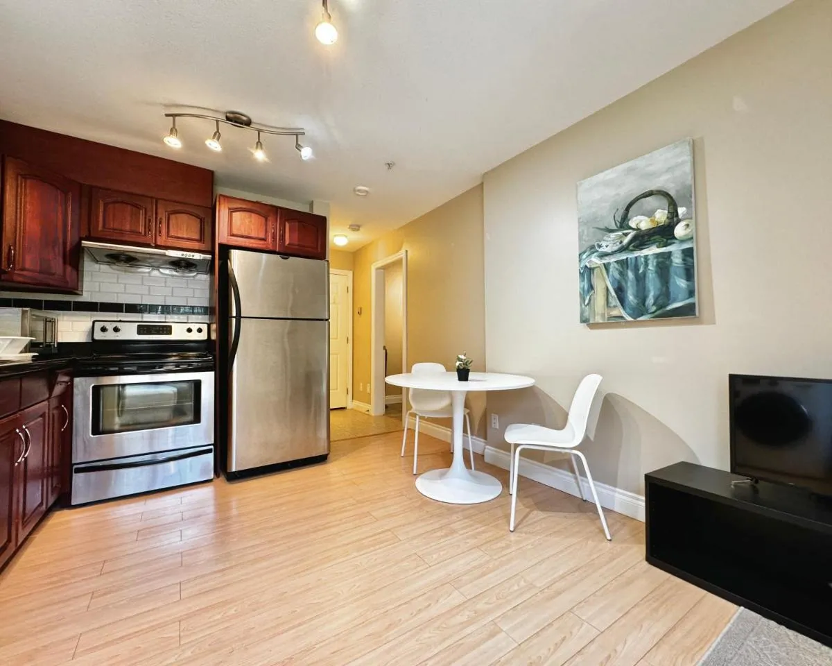 Image 3 of Cozy 1bedroom Suite Near Downtown
