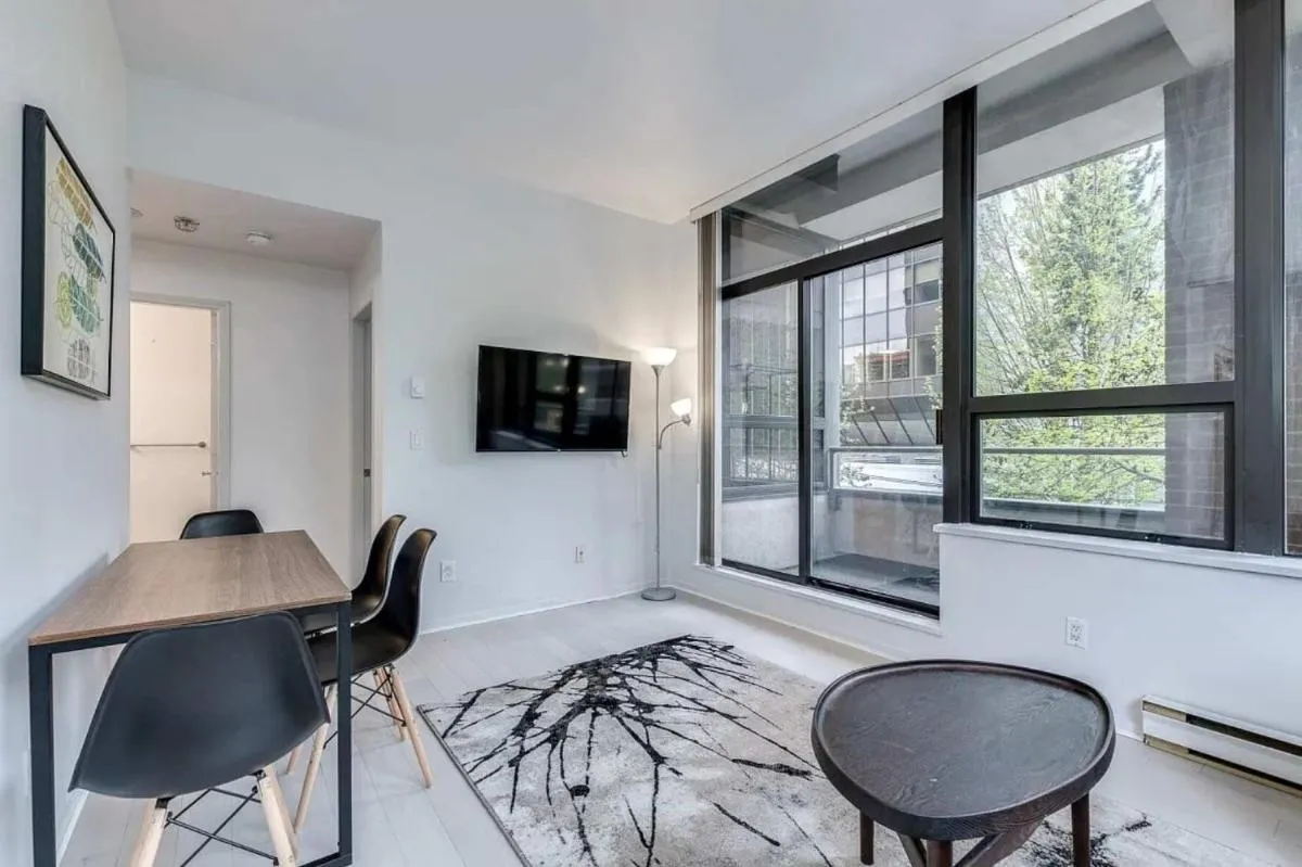 Image 3 of Elegant Central Oasis with Contemporary Comforts