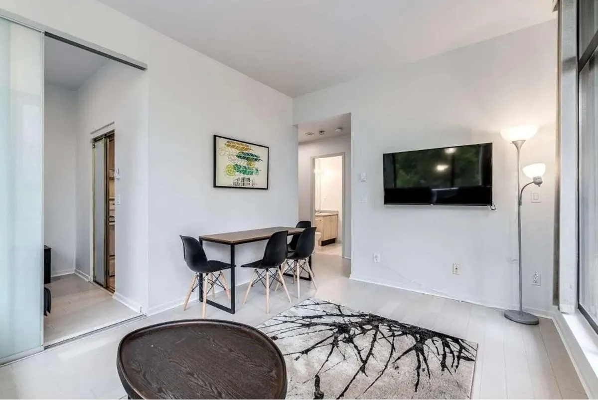 Image 4 of Elegant Central Oasis with Contemporary Comforts
