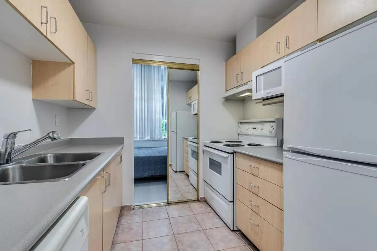 Image 6 of Elegant Central Oasis with Contemporary Comforts