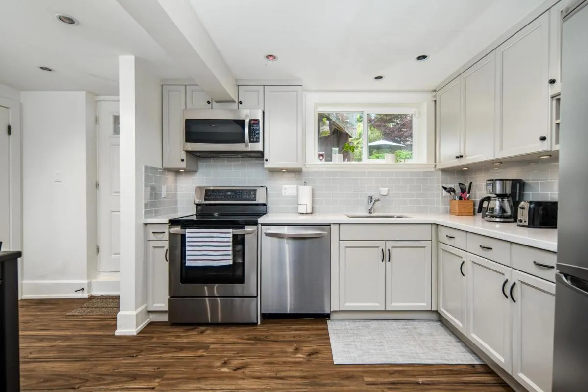 Image 3 of Gorgeous 4 Bedroom Garden Level Suite at Vancouver West & UBC