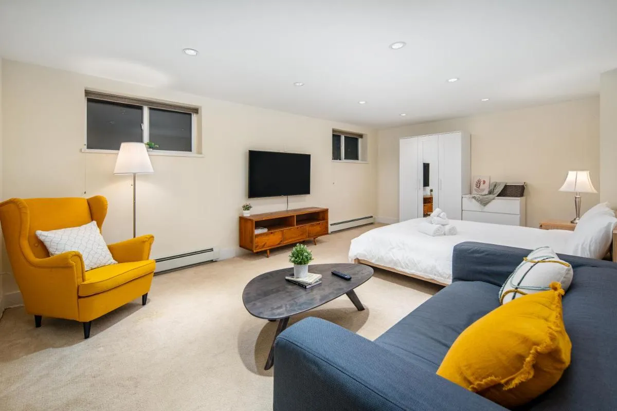 Image 6 of Gorgeous 4 Bedroom Garden Level Suite at Vancouver West & UBC