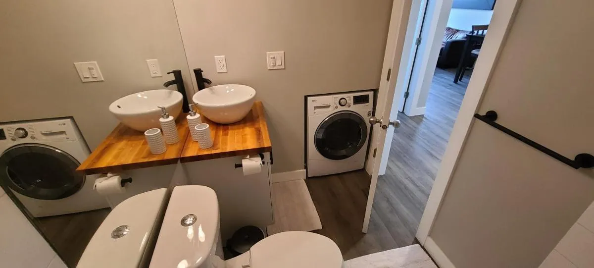 Image 4 of Howe Street Apartment with Views