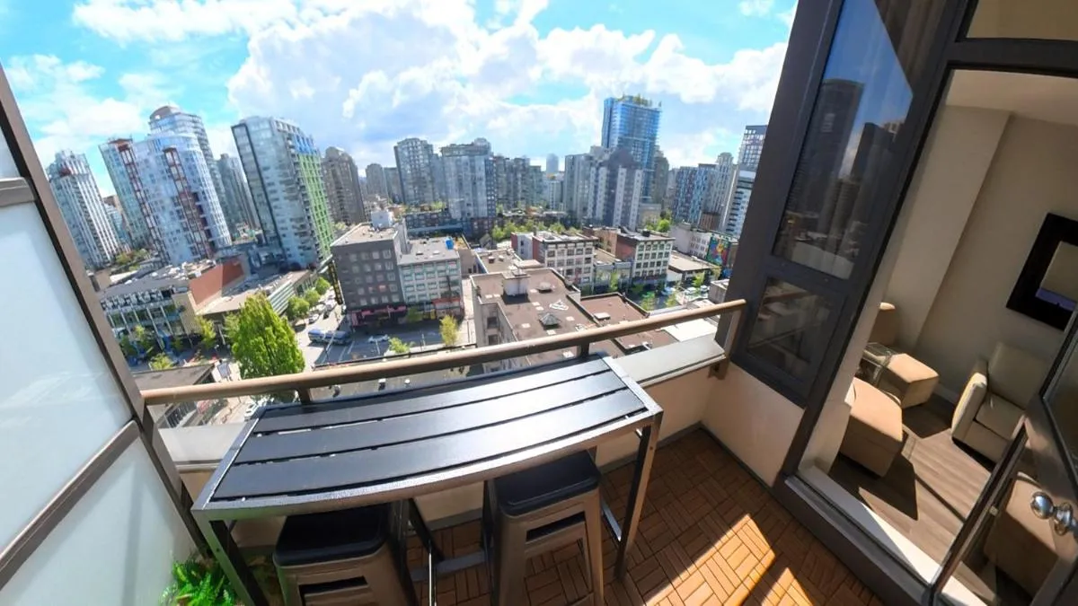 Image 5 of Howe Street Apartment with Views