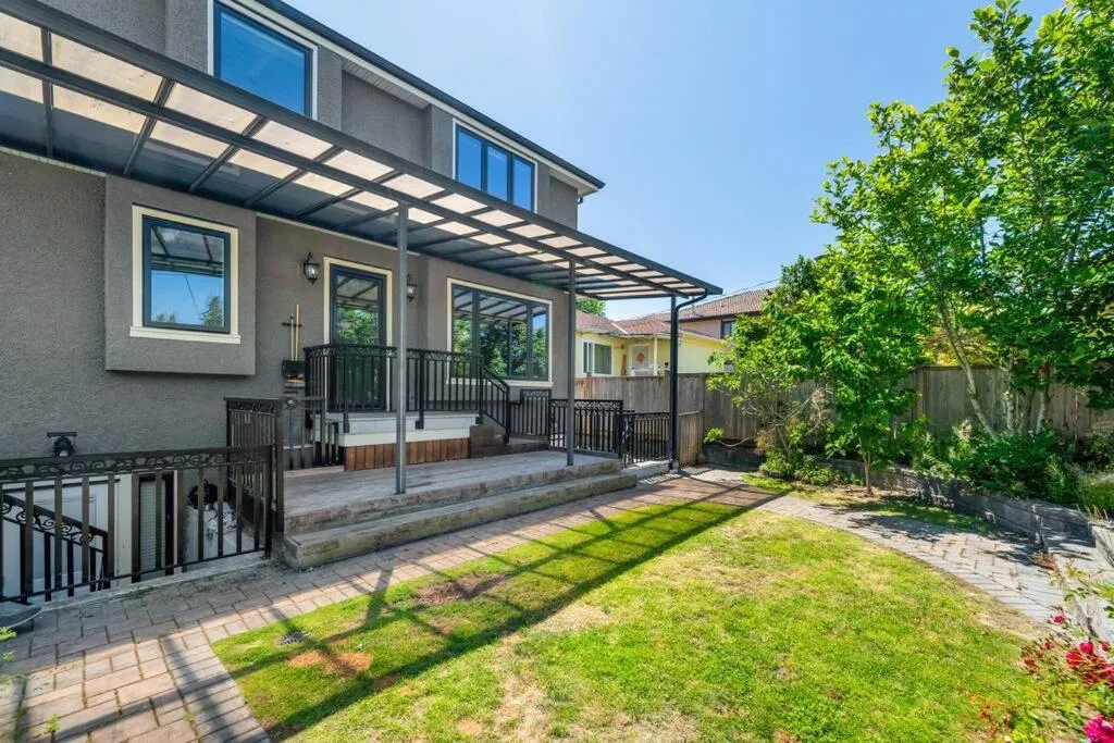 Image 5 of Luxury 4-Bedroom Family Home