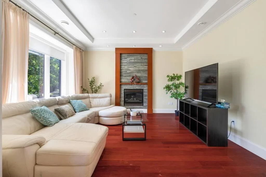 Image 4 of Luxury 4-Bedroom Family Home