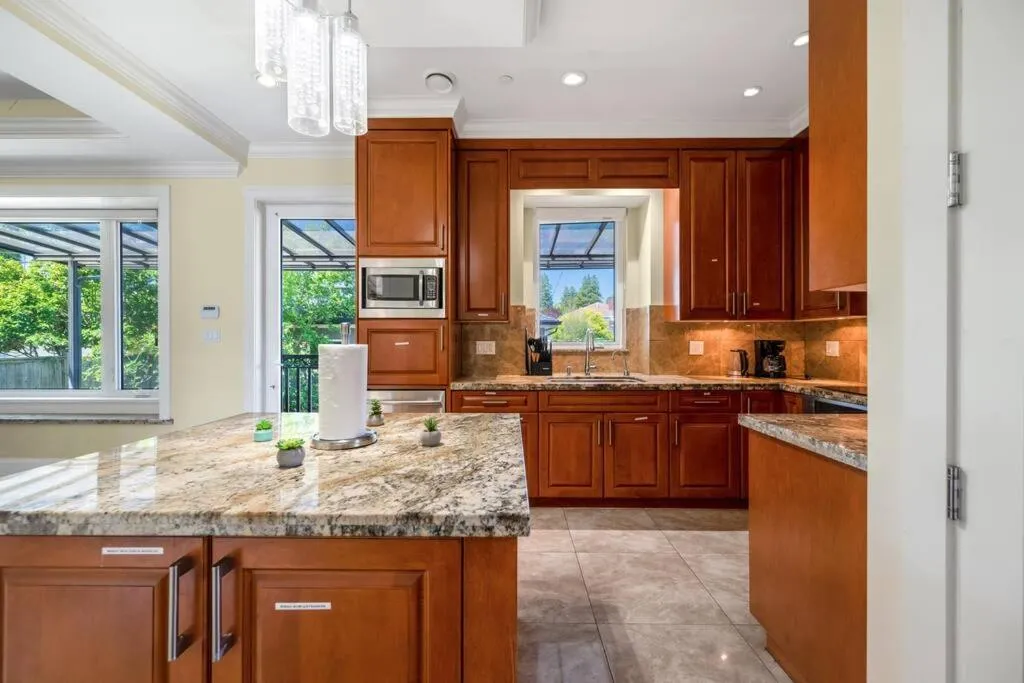 Image 3 of Luxury 4-Bedroom Family Home