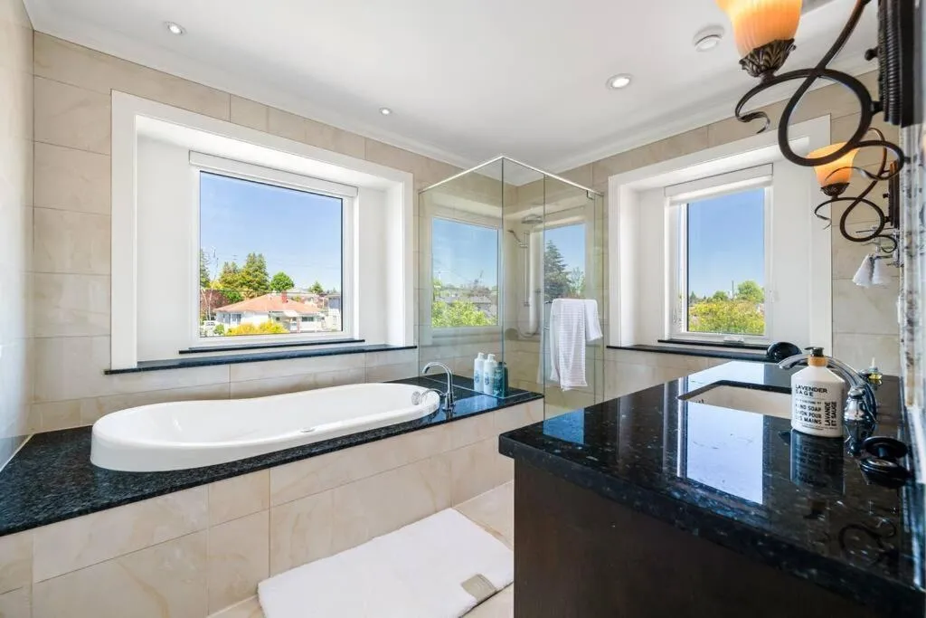 Image 2 of Luxury 4-Bedroom Family Home