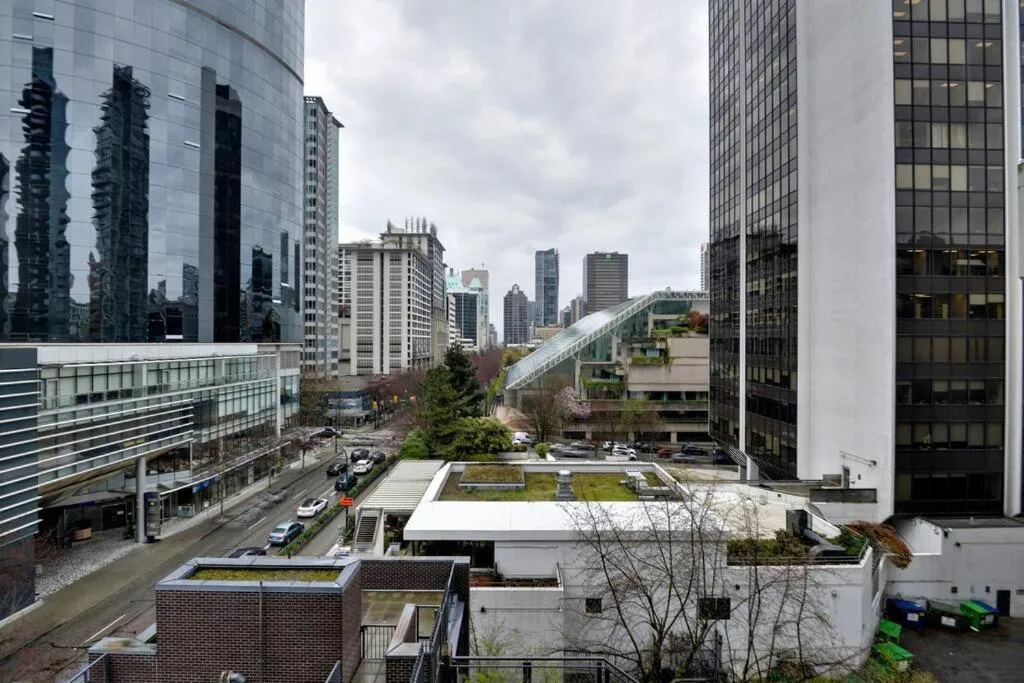 Image 5 of Luxury Condo in Downtown Vancouver with city view