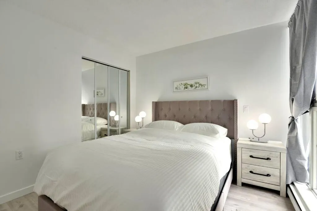 Image 6 of Luxury Condo in Downtown Vancouver with city view