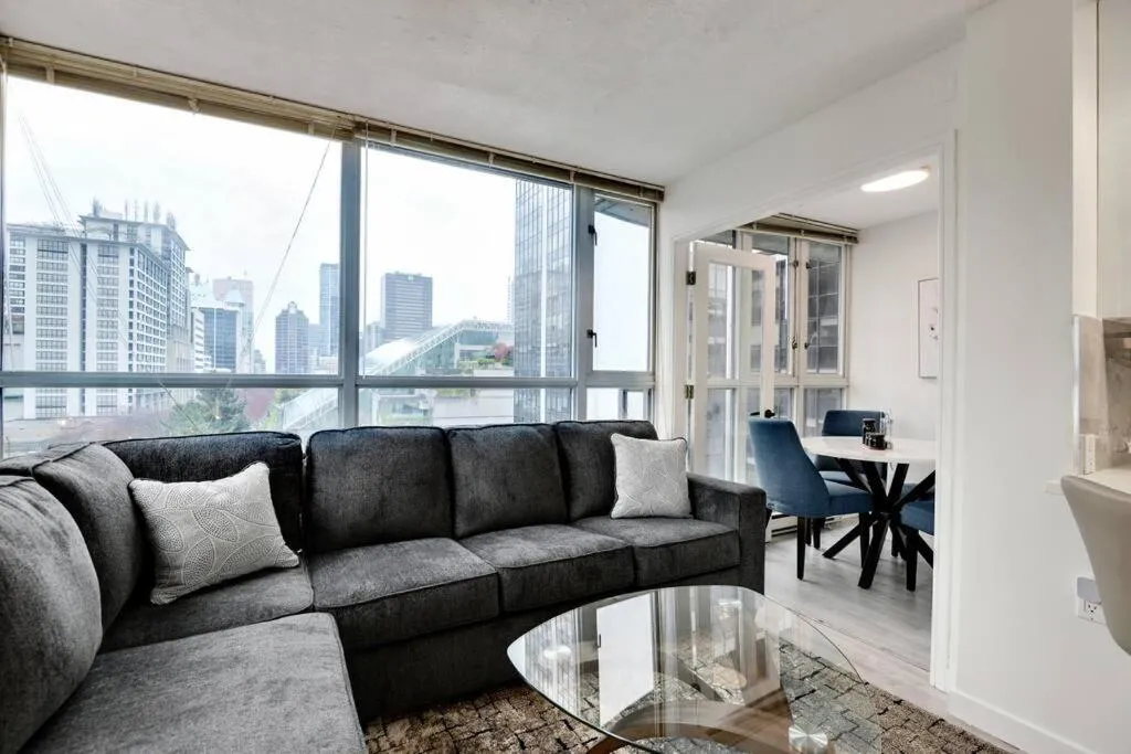 Image 3 of Luxury Condo in Downtown Vancouver with city view