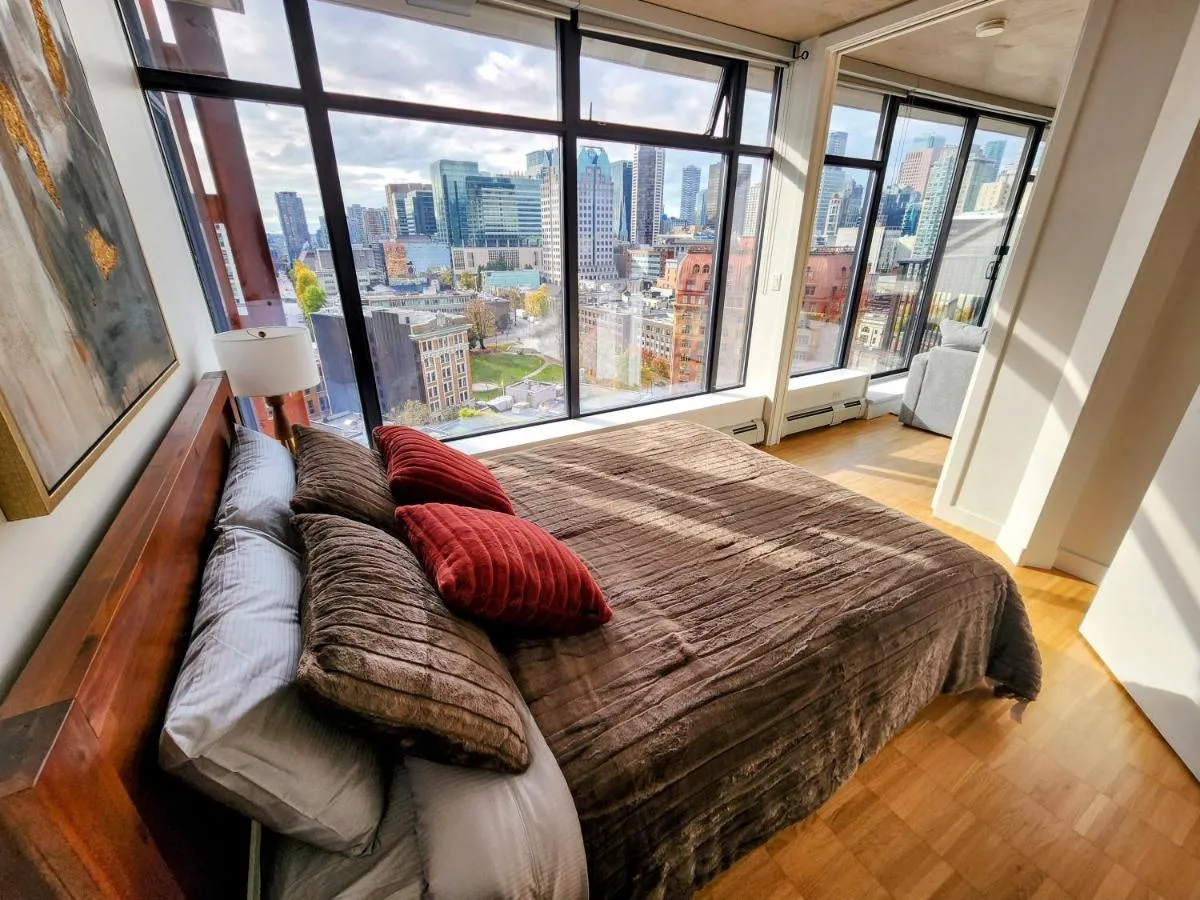 Image 6 of Luxury Downtown Vancouver Suite